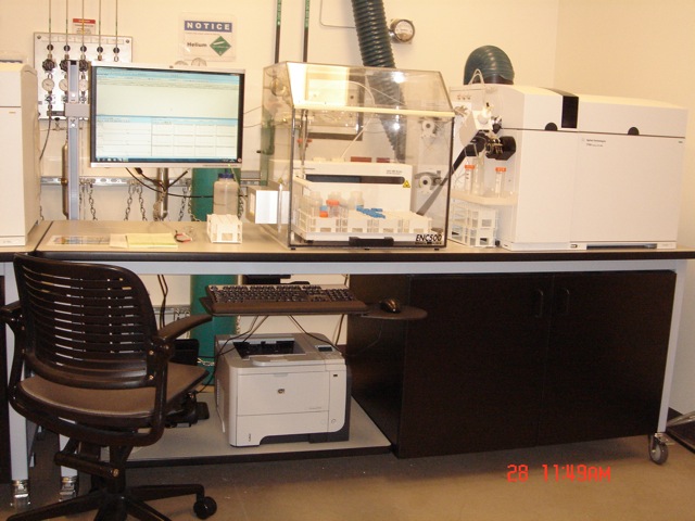 LabStation 84 with pump cabinet – shown here with an Agilent 7700 Series ICP-MS and Cetac ASX 520