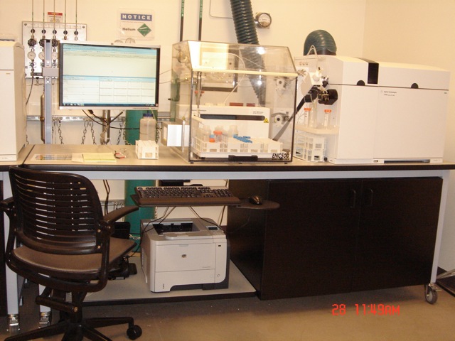 LabStation 84 with pump cabinet &ndash; shown here with an Agilent 7700 Series ICP-MS and Cetac ASX 520