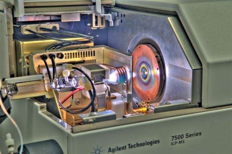 Macintosh HD:Users:d:Pictures:Agilent:7500 photos:plasma photo hood up:7500 Torch box with Plasma (small).jpg